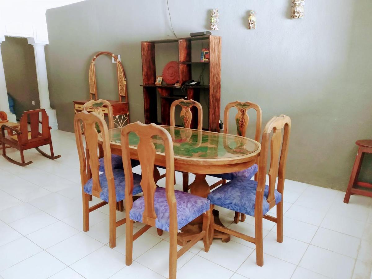 Готель Casa Ixchel - 450M To Downtown, Wifi, Hot Water, Ac Вальядолід Екстер'єр фото