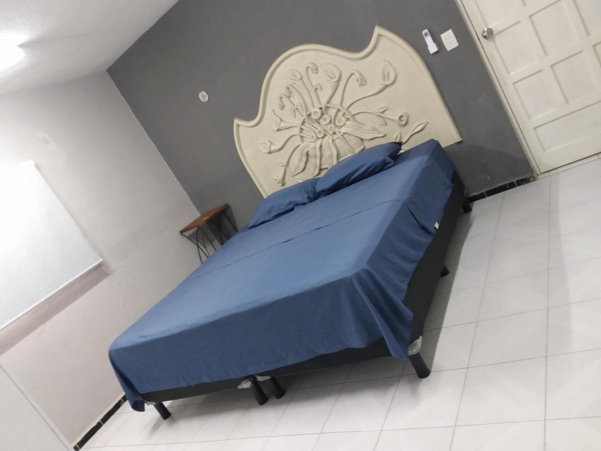 Готель Casa Ixchel - 450M To Downtown, Wifi, Hot Water, Ac Вальядолід Екстер'єр фото
