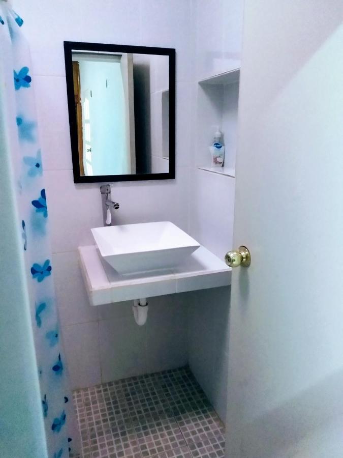 Готель Casa Ixchel - 450M To Downtown, Wifi, Hot Water, Ac Вальядолід Екстер'єр фото