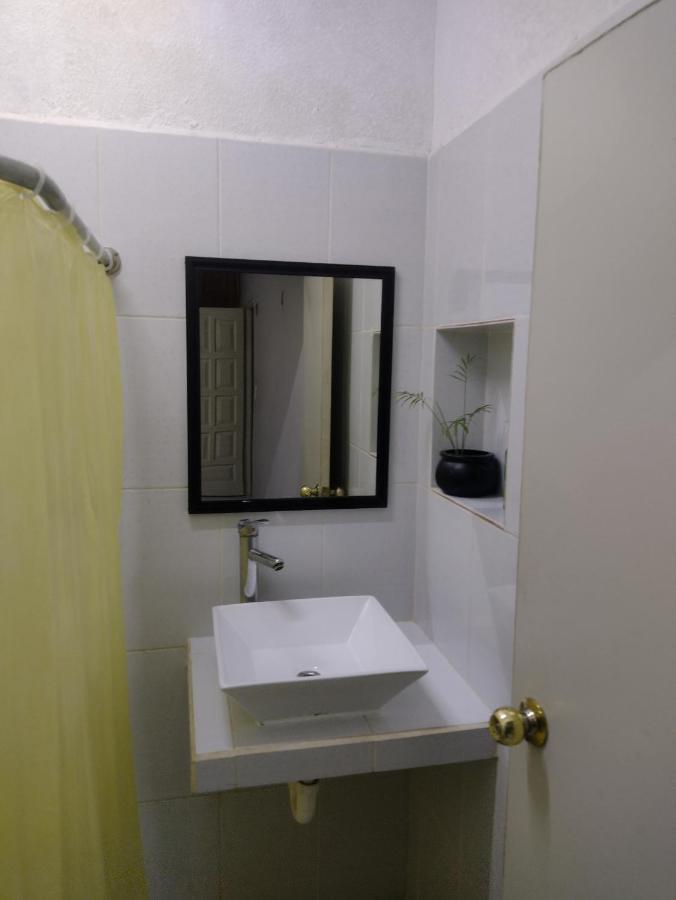 Готель Casa Ixchel - 450M To Downtown, Wifi, Hot Water, Ac Вальядолід Екстер'єр фото